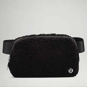 LULULEMON (BNWT) - Everywhere Fleece Belt
Bag - Black Sherpa Bum Bag Fanny Pack